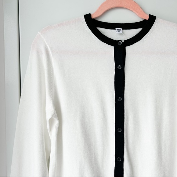 Uniqlo white and black crewneck cardigan - Picture 4 of 11